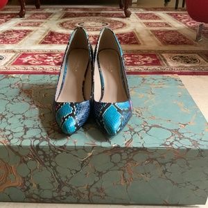 Leather python printed shoes